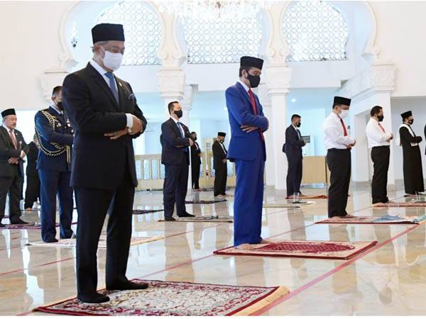 Pandemi Covid-19 Membaik, Presiden Jokowi: Umat Muslim Bisa Salat Tarawih Berjamaah di Masjid