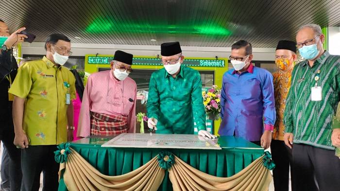 Gubernur Kalbar Sutarmidji saat meresmikan fasad RS Yarsi Pontianak, Jumat 18/3/2022)