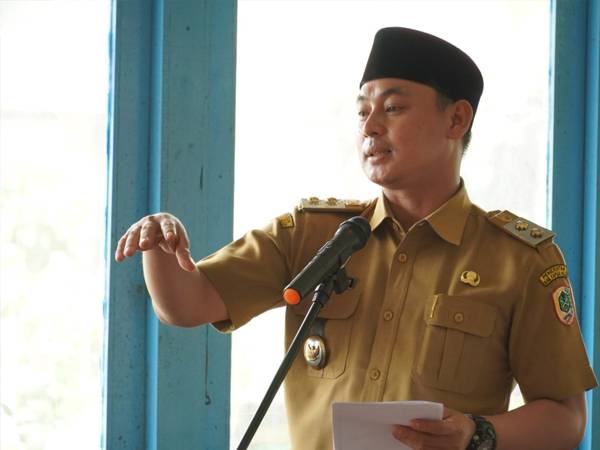 Wakil Bupati Kapuas Hulu Wahyudi Hidayat memberikan sambutannya saat meresmikan Rumah Restorative Justice Kapuas Hulu