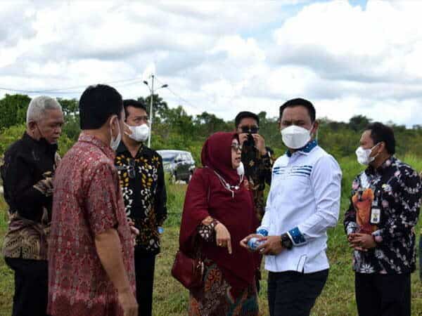 Wakil Bupati Kapuas Hulu Wahyudi Hidayat meninjau dua bangunan PDD Politeknik Negeri Pontianak Kabupaten Kapuas Hulu