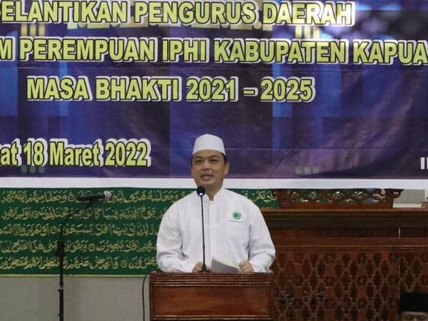Wakil Gubernur Kalbar Ria Norsan memberikan sambutannya pada pengukuhan Pengurus Daerah IPHI Kapuas Hulu