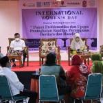 Wali Kota Singkawang Tjhai Chui Mie ketika menjadi narasumber Workshop Peringatan International Women's Day