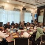 Zulfydar Zaidar Mochtar dan beberapa Anggota DPRD Kota Pontianak lainnya saat melakukan pertemuan dengan PT Wilmar membahas ketersediaan minyak goreng di Pontianak (Foto: J)