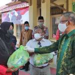 Bagikan 1.000 Paket Sembako Saat Safari Ramadan di Singkawang, Sutarmidji: Semoga Meringankan Beban Masyarakat