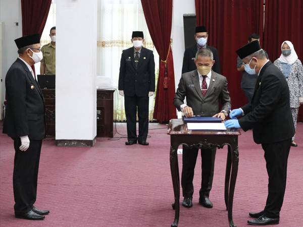 Gubernur Kalbar Sutarmidji melantik Dewan Pengawas RSUD Soedarso