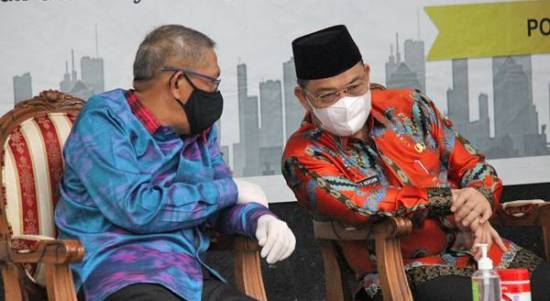 Gubernur dan Wakil Gubernur Kalimantan Barat Sutarmidji dan Ria Norsan tampak berbincang dalam Musrenbang RKPD Provinsi Kalbar tahun 2023