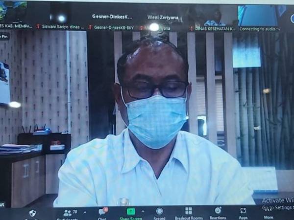 Kepala Dinas Kesehatan Provinsi Kalbar Hary Agung Tjahyadi saat memimpin rakor virtual percepatan vaksinasi Covid-19 di Kalimantan Barat