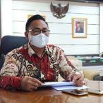 Plt Kepala Dinas PUPR Kalbar Iskandar Zulkarnaen saat diwawancarai wartawan