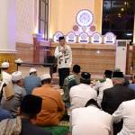 Subuh Berjamaah di Masjid Agung Al-Ikhlas Ketapang, Ria Norsan Sampaikan Tausiyah Tentang Kematian