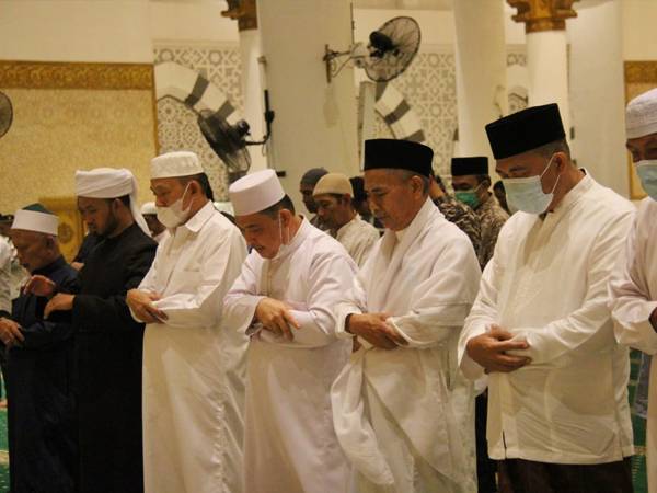 Beri Kultum Ramadan, Ria Norsan Ajak Umat Makmurkan Masjid
