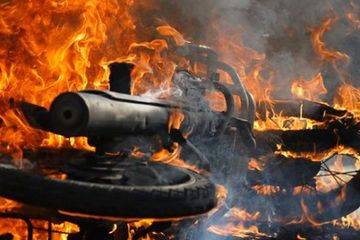 Ilustrasi motor terbakar. (Foto: Internet/Istimewa)