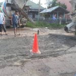Gunakan Dana Pribadi, Anggota DPR RI Boyman Harun Perbaiki Jalan Provinsi di Ketapang