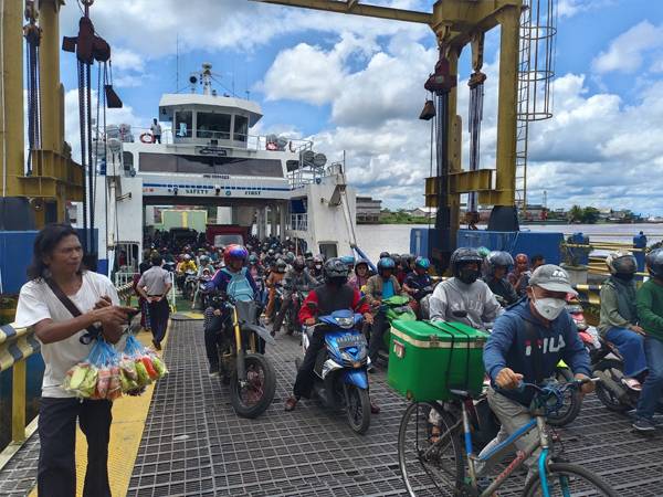 Hindari Macet di Jembatan Kapuas I dan Landak, Penumpang Ferry Penyeberangan Meningkat Tajam