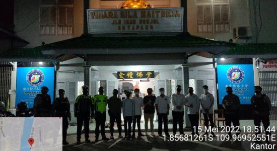 Pelaksanaan ibadah dalam rangka memperingati Hari Waisak di sejumlah vihara di Kabupaten Ketapang, berlangsung aman dan lancar, Minggu 15 Mei 2022. (Foto: Adi LC/KalbarOnline.com)