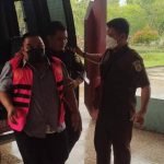 Kejaksaan Negeri Bengkayang melakukan penahanan terhadap JS, mantan Kepala Desa Janyat, Kecamatan Lembah Bawang Kabupaten Bengkayang, sebagai tersangka Tindak Pidana Korupsi (Tipikor). (Foto: Istimewa)