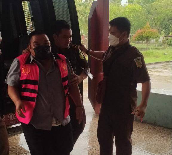 Kejaksaan Negeri Bengkayang melakukan penahanan terhadap JS, mantan Kepala Desa Janyat, Kecamatan Lembah Bawang Kabupaten Bengkayang, sebagai tersangka Tindak Pidana Korupsi (Tipikor). (Foto: Istimewa)