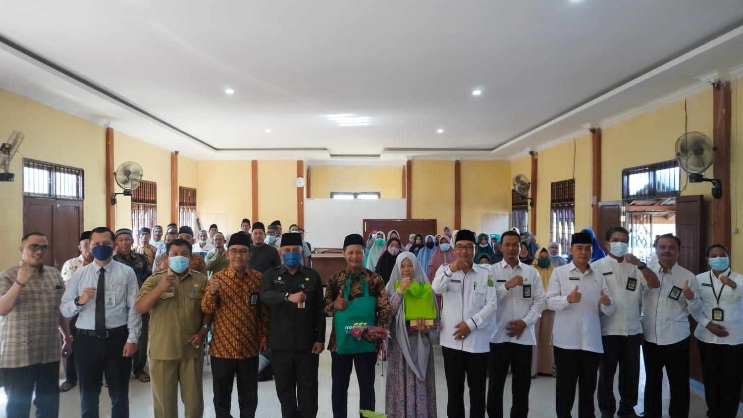 Kegiatan manasik haji bagi CJH Kabupaten Melawi, di Aula Kementerian Agama Kabupaten Melawi berjalan lancar, Selasa (24/05/2022). (Foto: Istimewa)