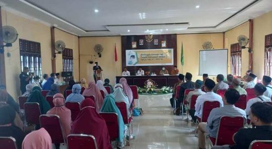 Kegiatan manasik haji bagi CJH Kabupaten Melawi, di Aula Kementerian Agama Kabupaten Melawi, Selasa (24/05/2022). (Foto: Istimewa)