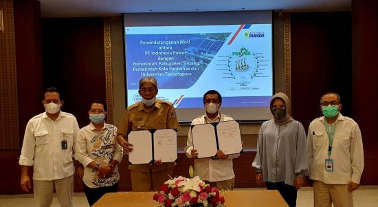 Pemerintah Kabupaten Sintang melakukan Memorandum of Understanding (MoU) dengan PT Indonesia Power. (Foto: Istimewa)