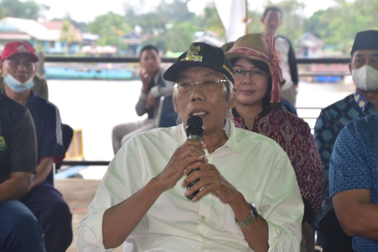 Bupati Sintang, Jarot Winarno saat membuka secara resmi pelaksanaan Festival Air Kapuas Tahun 2022 di Taman Bungur, Kamis, (26/05/2022). (Foto: Istimewa)
