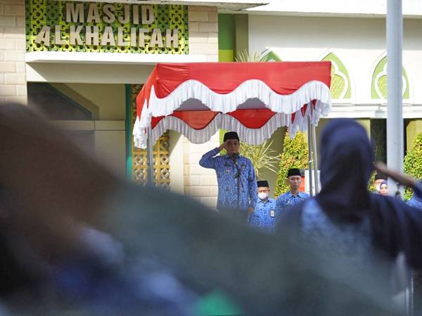 Wakil Wali Kota Pontianak Bahasan menjadi Inspektur Upacara Peringatan Harkitnas ke-114 di lingkungan Pemkot Pontianak