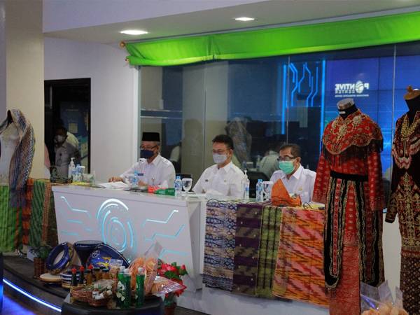 Wali Kota Pontianak Edi Rusdi Kamtono menjadi salah satu pembicara nasional pada Program Beranda Nusantara bertemakan UMKM melalui zoom meeting di Pontive Center