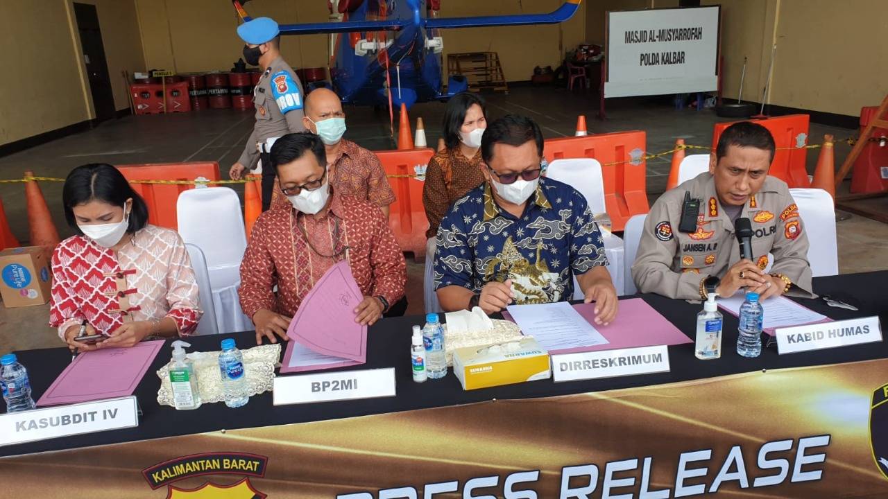 Polda Kalbar berhasil menggagalkan rencana pengiriman 21 PMI ilegal ke Malaysia melalui jalur tikus di Kabupaten Sambas. (Foto: Istimewa)