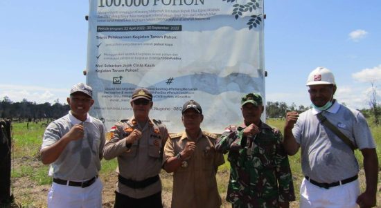 PT Kartika Prima Cipta tanam 1.000 pohon untuk mencegah banjir berulang. (Foto: Istimewa)