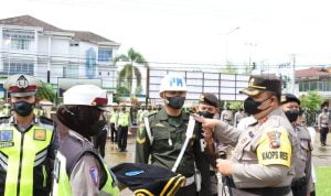 Polres Kapuas Hulu melaksanakan apel Gelar Pasukan Operasi (Ops) Patuh Kapuas 2022 di halaman Mapolres Kapuas Hulu, Senin (13/06/2022). (Foto: Istimewa)
