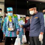 Gubernur Kalimantan Barat (Kalbar) Sutarmidji, saat mengantar pemberangkatan Calon Jamaah Haji asal Kalbar dari Hotel Kapuas Palace Pontianak, Kamis (16/05/2022). (Foto: Istimewa)