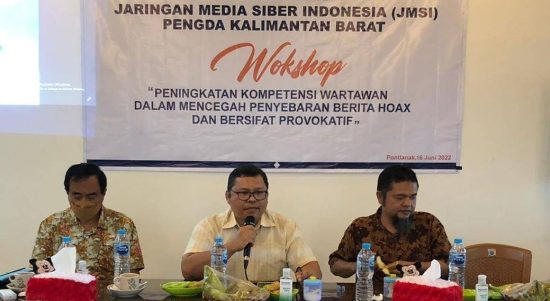 JMSI Kalbar menggelar workshop "Peningkatan Kompetensi Wartawan dalam Mencegah Penyebaran Berita Hoax dan Bersifat Provokatif", di Cafe Panglima, Kecamatan Pontianak Timur, Kamis (16/06/2022). (Foto: Istimewa)