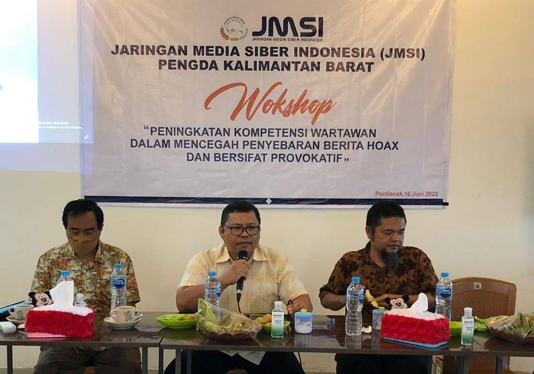 JMSI Kalbar menggelar workshop "Peningkatan Kompetensi Wartawan dalam Mencegah Penyebaran Berita Hoax dan Bersifat Provokatif", di Cafe Panglima, Kecamatan Pontianak Timur, Kamis (16/06/2022). (Foto: Istimewa)