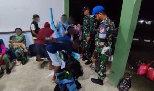 Satgas Pamtas RI-Malaysia, Batalyon Armed 19/ Bogani mengamankan 43 Pekerja Migran Indonesia (PMI) Non Prosedural, pada Selasa (21/06/22) sore. (Foto: Istimewa)