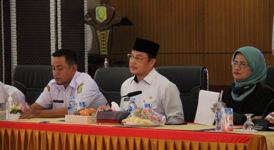 Wakil Gubernur Kalimantan Barat, Ria Norsan saat memberikan arahan langsung kepada Tim Pencegahan Stunting Kabupaten Sambas, di Kantor Bupati Sambas, Rabu (22/06/2022). (Foto: Istimewa)