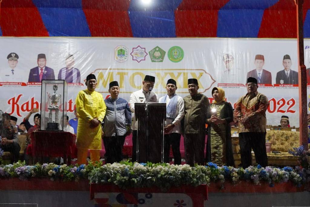 Bupati Kapuas Hulu, Fransiskus Diaan saat menghadiri Musabaqah Tilawatil Qur'an (MTQ) ke-29 tingkat Kabupaten Kapuas Hulu. (Foto: Istimewa)