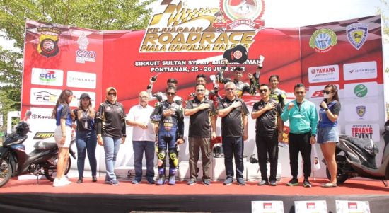 Kapolda Kalbar, Irjen Pol Suryanbodo Asmoro membuka secara resmi kejuaraan Road Race Piala Kapolda Kalbar di Gor Sultan Syarif Abdurrahman (SSA) Pontianak, Minggu (26/06/2022). (Foto: Istimewa)