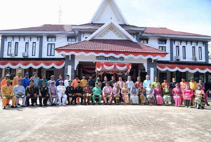 Peringatan HUT ke-15 Kabupaten Kayong Utara (KKU) secara seremonial dilaksanakan di halaman Dinas Pendidikan KKU, Minggu (26/06/2022) pagi. (Foto: Istimewa)