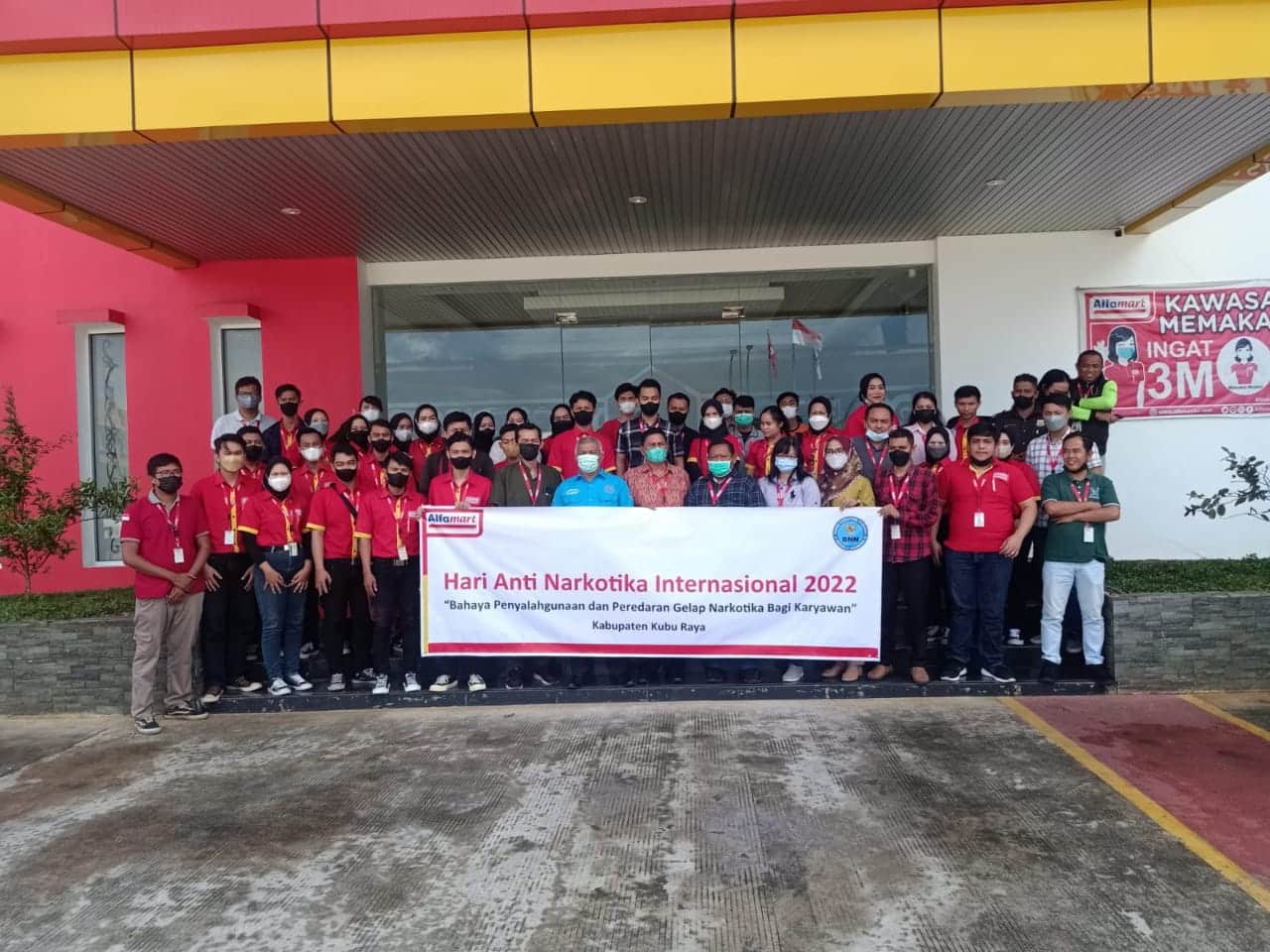 Kurang lebih 100 karyawan Alfamart Pontianak mendapat penyuluhan dari BNN Kabupaten Kubu Raya, pada Rabu (29/06/2022) kemarin. (Foto: Istimewa)