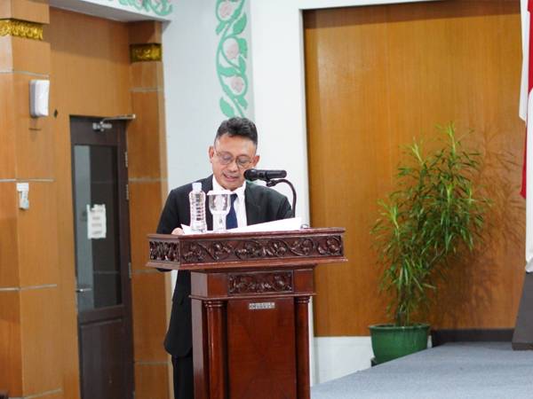 Wali Kota Pontianak Edi Rusdi Kamtono menyampaikan pidato pengantar dalam penyampaian Raperda tentang Pertanggungjawaban Pelaksanaan APBD Kota Pontianak Tahun Anggaran 2021