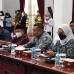 Anggota DPR RI Dapil Kalbar Boyman Harun menyampaikan sambutannya dalam pertemuan Komisi V DPR RI bersama Gubernur Kalbar dan jajaran