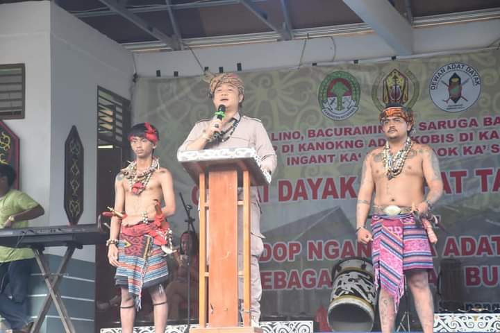Sekda Ketapang, Alexander Wilyo, saat membuka pelaksanaan Gawai Nyapat Taunt, Kamis (30/06/2022). (Foto: Istimewa)