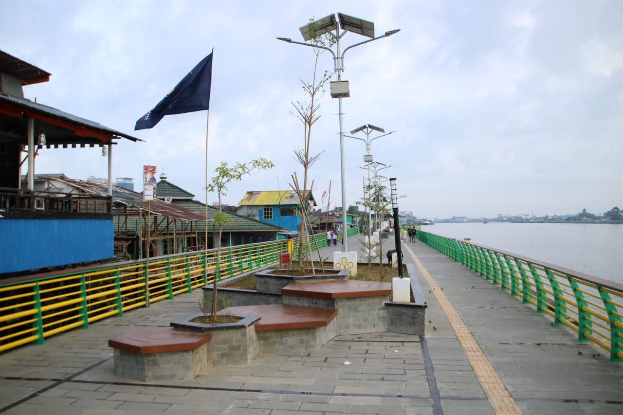 Waterfront di sepanjang Kampung Wisata Benua Melayu Laut sebagai infrastruktur penunjang destinasi wisata di kawasan tersebut. (Prokopim/Istimewa)