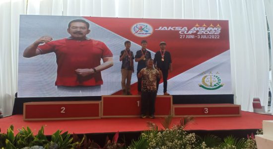 Atlet menembak asal Kalbar, Muhammad Arvin Rajendra Hafizh, berhasil meraih juara dua pada kejuaraan menembak nasional Jaksa Agung Cup yang digelar di Lapangan Tembak Senayan, Jakarta Pusat. (Foto: Istimewa)