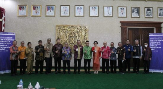 Gubernur Kalbar, Sutarmidji saat menghadiri kegiatan High Level Meeting TP2DD Wilayah Provinsi Kalimantan Barat, di Pendopo Gubernur Kalbar, Senin (04/07/2022). (Foto: Istimewa)