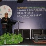 Sekda Kalbar, Harisson, saat membuka kegiatan seminar pariwisata bertajuk pengembangan perekonomian Kalbar melalui Desa Wisata, Selasa (05/07/2022), di Pendopo Gubernur Kalbar. (Foto: Istimewa)