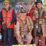 Sekda Kabupaten Ketapang, Alexander Wilyo, saat menghadiri Kegiatan Gawai Ritual Adat Nosu Minu Podi di Rumah Adat Betang Raya Dori' Mpulor Kabupaten Sanggau. (Foto: Istimewa)