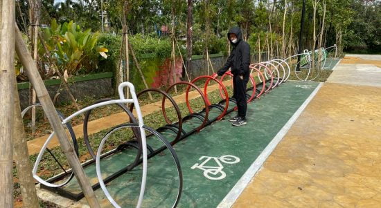 Wali Kota Pontianak, Edi Rusdi Kamtono saat meninjau Taman Sepeda di lokasi Untan Pontianak, baru-baru ini. (Foto: Prokopim For KalbarOnline.com)