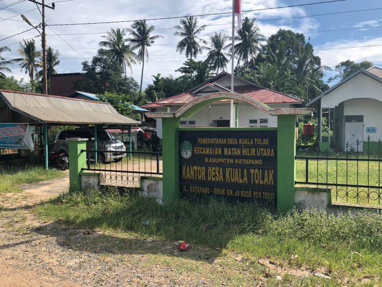 Kantor Desa Kuala Tolak. (Foto: Adi LC/KalbarOnline.com)