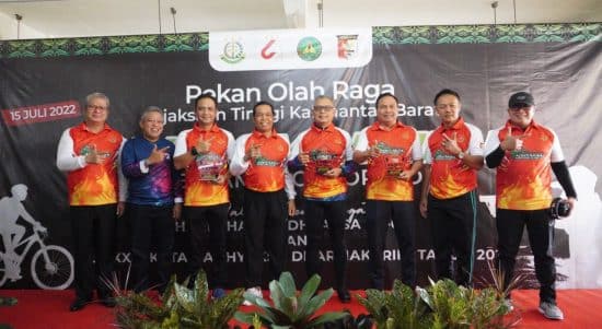 Kontingen Perbakin Kubu Raya kembali menorehkan prestasi dengan memborong 6 gelar juara sekaligus pada Kejuaraan Menembak "Kajati Cup" 2022 yang digelar oleh Kejaksaan Tinggi (Kejati) Kalimantan Barat. (Foto: Istimewa)