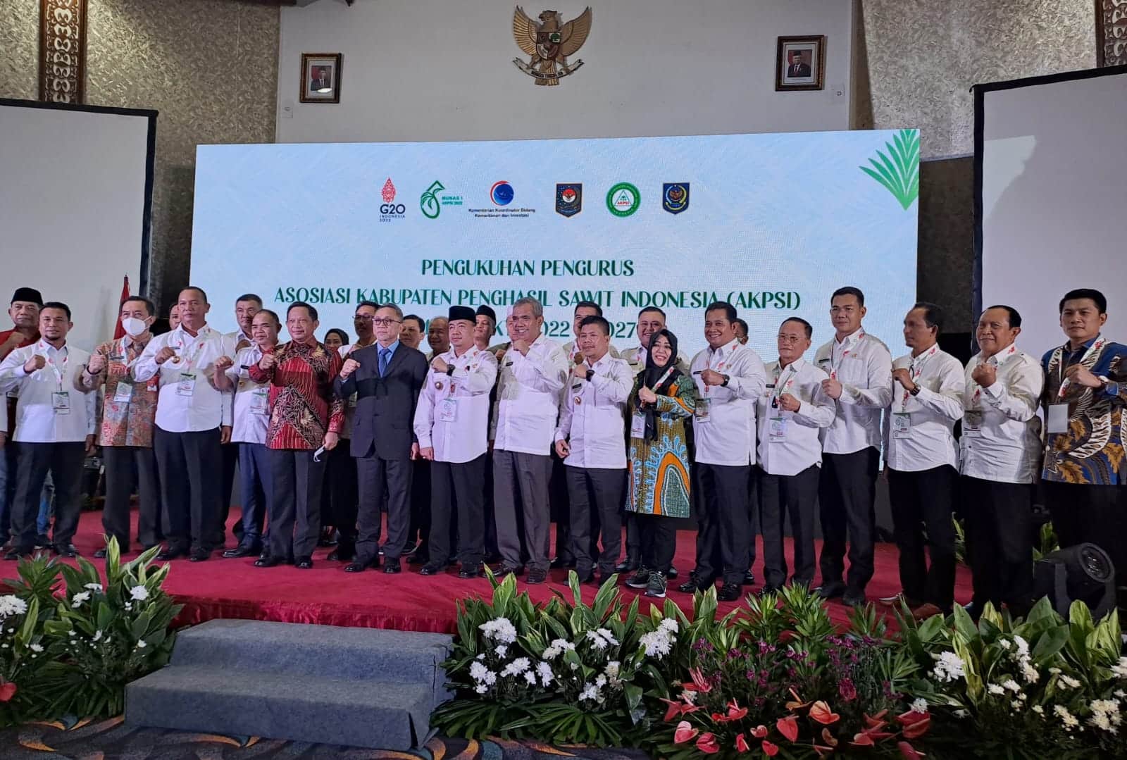 Bupati Kapuas Hulu Dikukuhkan Jadi Pengurus Asosiasi Kabupaten Penghasil Sawit Indonesia oleh Mendagri 1